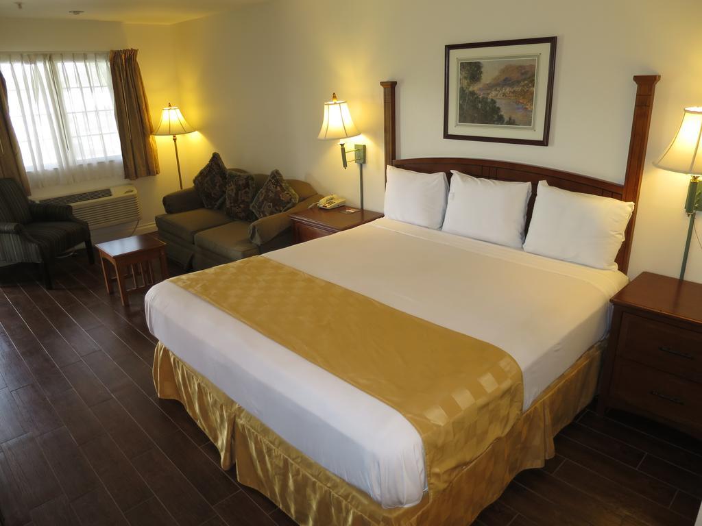 Country Inn Ontario Exterior photo