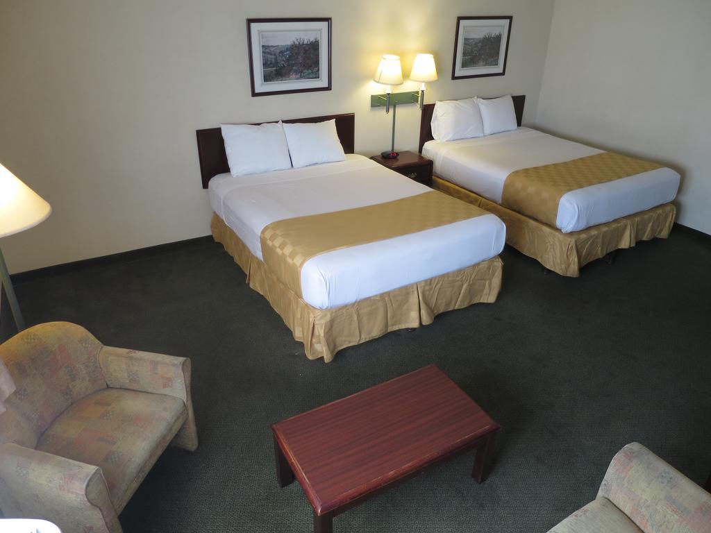 Country Inn Ontario Exterior photo